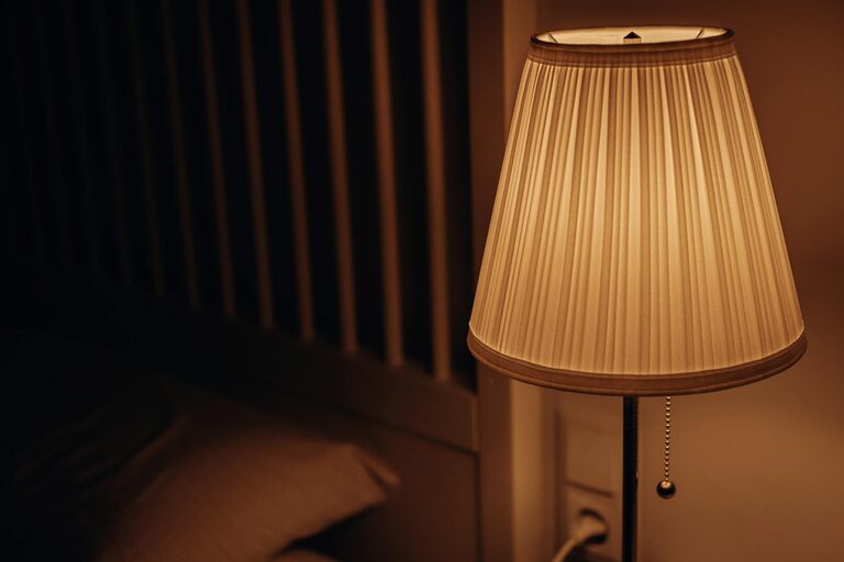 How to Plan a Perfect Screen-Light Evening for Ultimate Relaxation